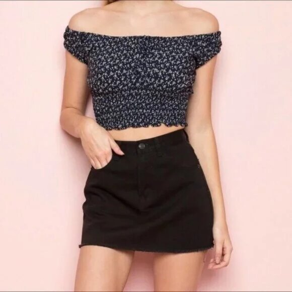 Brandy Melville Navy Blue Floral Off the Shoulder Marilyn Crop Top - Picture 1 of 2